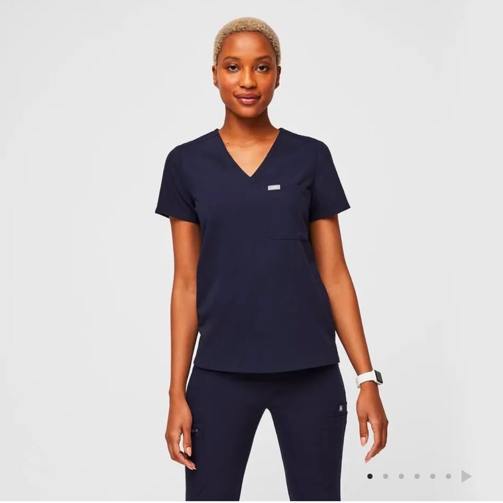 FIGS Navy Women’s Scrub Set Size Medium